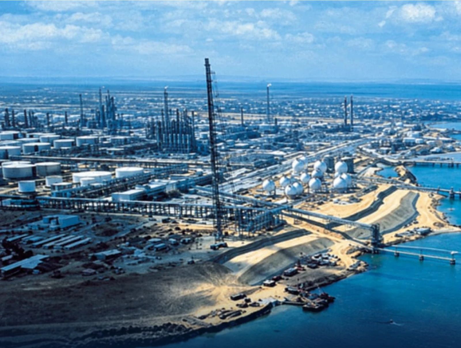 Vista aérea de la refinería Cardón